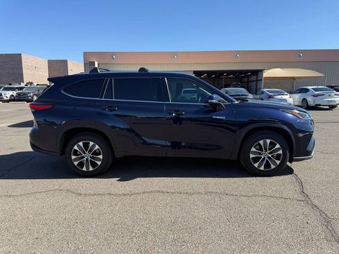 Used 2021 Toyota Highlander XLE FWD image 4