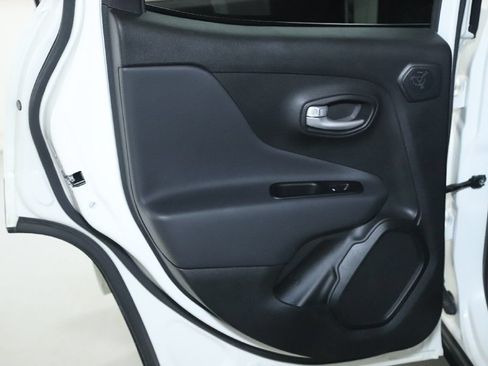 Used 2023 Jeep Renegade Latitude w/ Sun/Sound Group AWD/4WD image 13