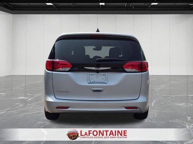 Used 2024 Chrysler Voyager LX FWD image 4