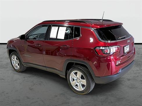 Used 2022 Jeep Compass Latitude w/ Convenience Group AWD/4WD image 2