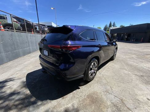 Used 2021 Toyota Highlander XLE AWD/4WD image 6