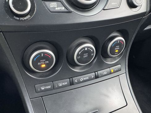 Used 2013 MAZDA MAZDA3 i Touring image 28