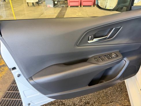 Used 2025 Toyota Prius AWD image 36