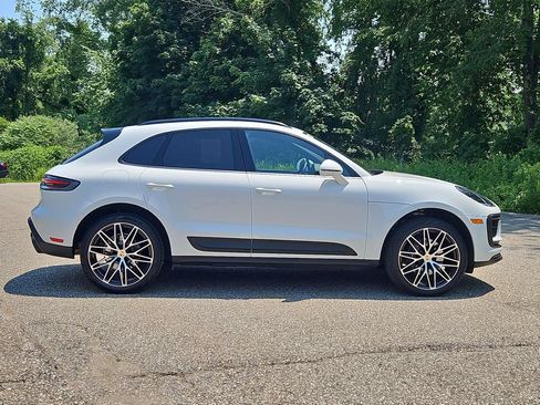 Certified 2026 Porsche Macan AWD/4WD image 8