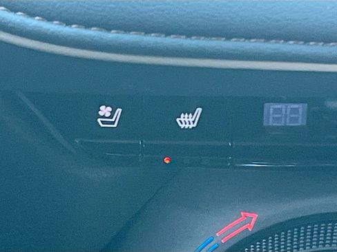 Used 2022 Chevrolet Blazer Premier w/ Enhanced Convenience Package image 21