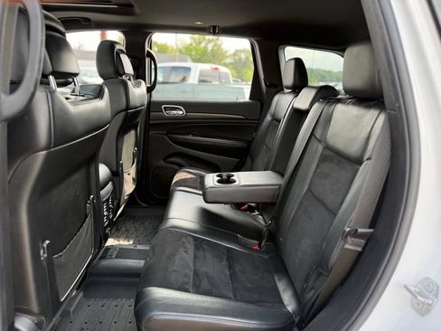 Used 2018 Jeep Grand Cherokee Altitude AWD/4WD image 15