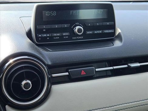 Used 2016 Toyota Yaris Sedan image 9