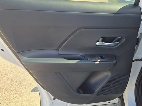 Used 2025 Nissan Kicks SV w/ SV Premium Package FWD image 18