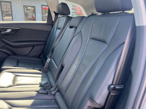 Used 2022 Audi Q7 2.0T Premium w/ Convenience Package AWD/4WD image 17