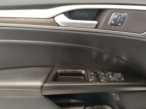 Used 2017 Ford Fusion Energi SE image 27