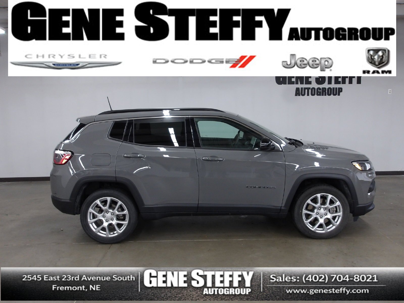 Used 2023 Jeep Compass Latitude AWD/4WD image 1