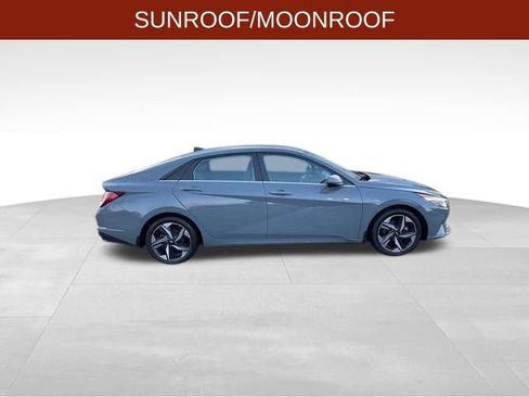 Used 2022 Hyundai Elantra Limited image 8