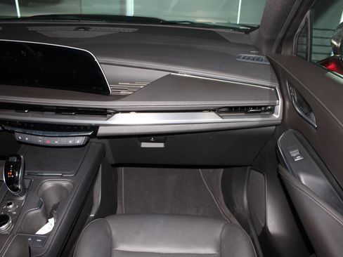 Used 2024 Cadillac XT4 Premium Luxury FWD image 19