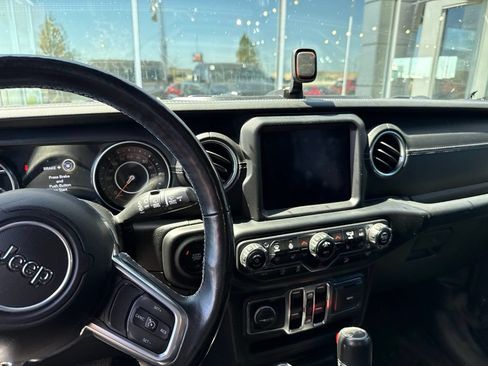 Used 2019 Jeep Wrangler Unlimited Sahara AWD/4WD image 13
