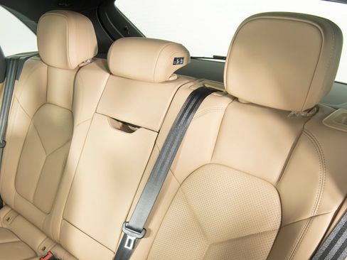 Certified 2021 Porsche Macan S AWD/4WD image 42