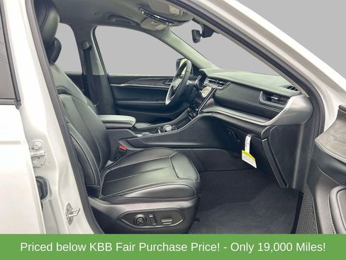 Used 2024 Jeep Grand Cherokee L Limited AWD/4WD image 19