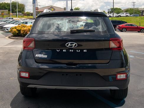 Used 2026 Hyundai Venue SEL FWD image 12