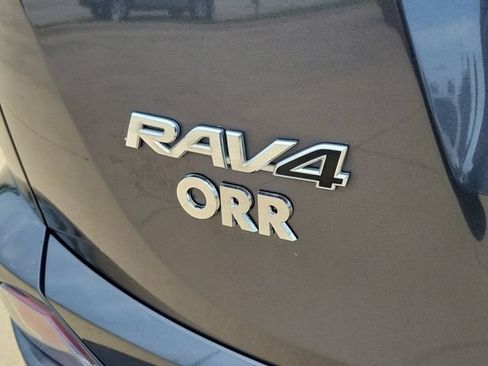 Used 2018 Toyota RAV4 LE FWD image 31
