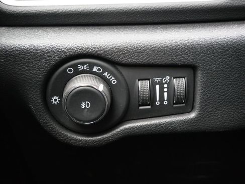 Used 2025 Chrysler Pacifica Select FWD image 15
