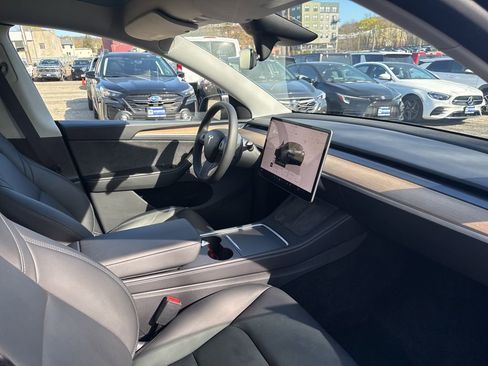 Used 2024 Tesla Model Y Long Range AWD/4WD image 16