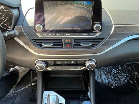 Used 2024 Nissan Altima 2.5 SV FWD image 13