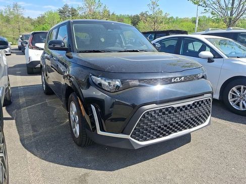 Used 2025 Kia Soul LX w/ LX Technology Package FWD image 6