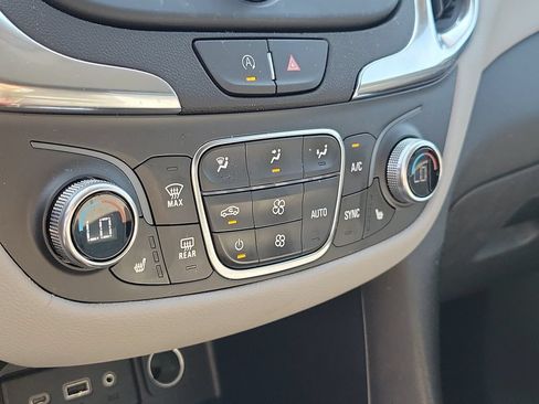 Used 2024 Chevrolet Equinox LT FWD image 32