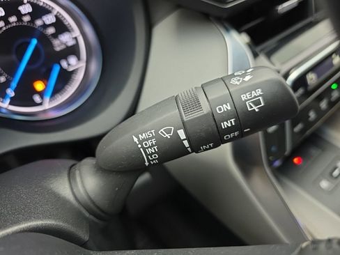 Used 2024 Toyota Venza XLE image 29