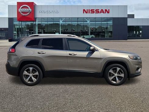 Used 2019 Jeep Cherokee Limited w/ Technology Group AWD/4WD image 8