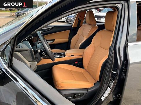 Used 2025 Lexus NX 250 FWD w/ Premium Package image 6