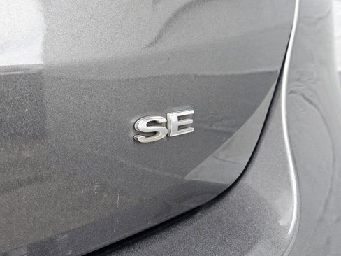 Used 2017 Ford Focus SE w/ SE Sport Package FWD image 14