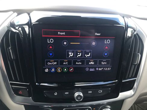 Used 2020 Chevrolet Traverse LT w/ LT Premium Package image 27