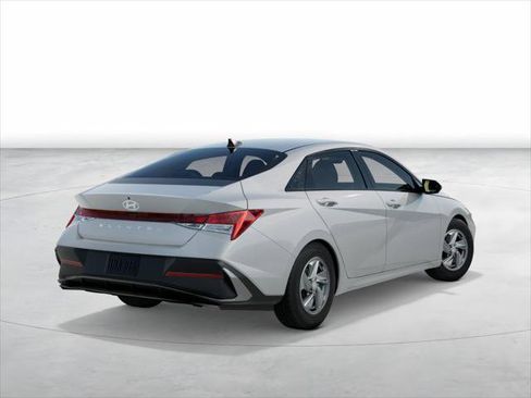New 2026 Hyundai Elantra SE image 4