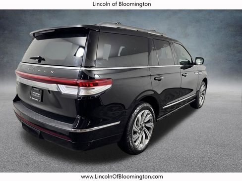 Used 2022 Lincoln Navigator 4WD image 8