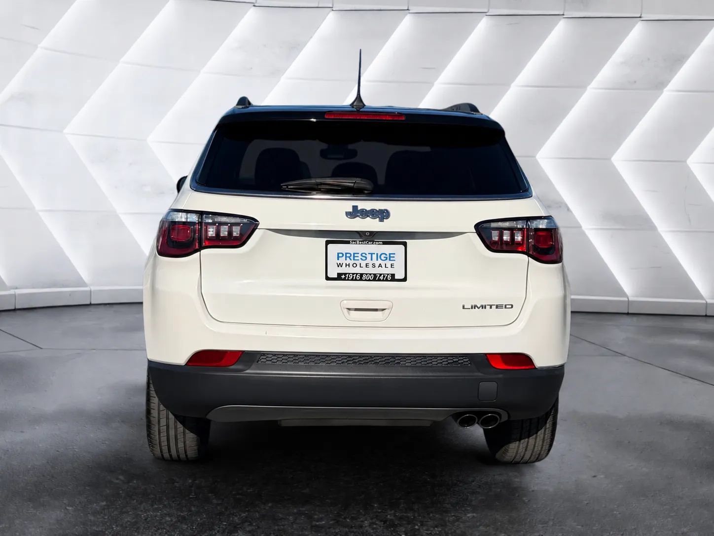 Used 2018 Jeep Compass Limited w/ Navigation Group FWD image 4