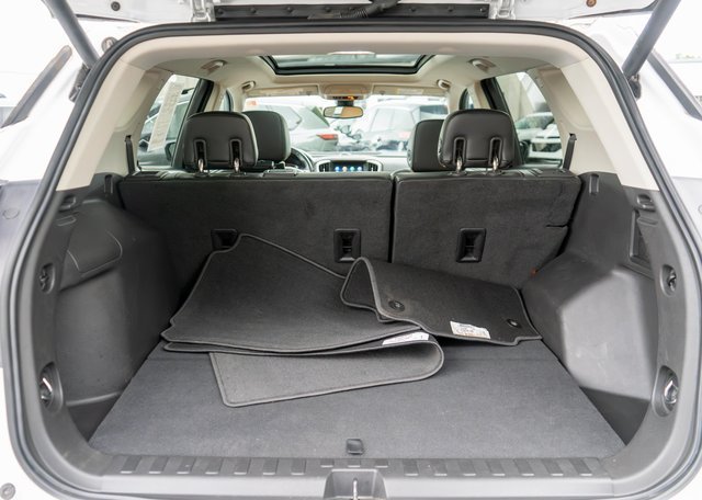 Used 2020 GMC Terrain SLT w/ Preferred Package AWD/4WD image 11