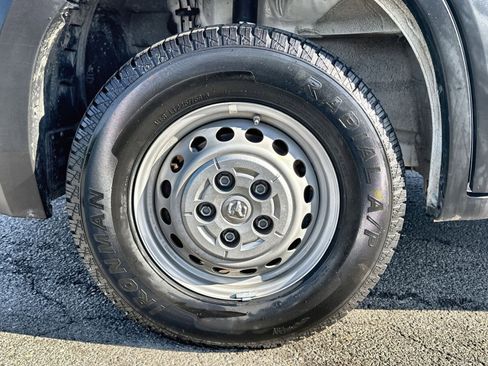 Used 2024 RAM ProMaster 2500 w/ Convenience Group image 12