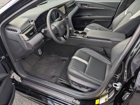 Used 2025 Toyota Camry SE image 9