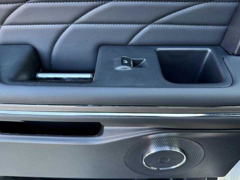 Used 2024 Ford Expedition Platinum RWD image 34