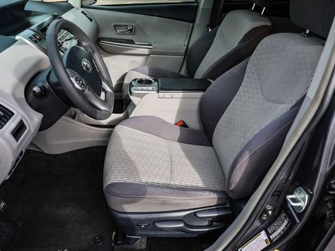 Used 2015 Toyota Prius V Three image 9