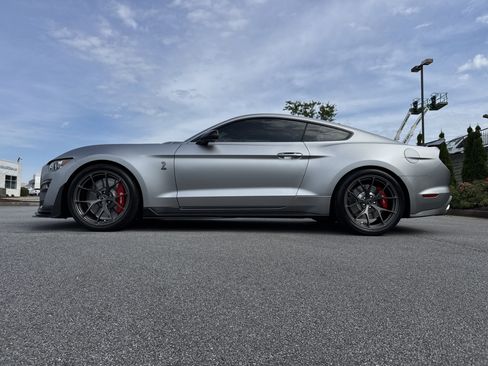 Used 2020 Ford Mustang Shelby GT500 w/ Technology Package RWD image 7
