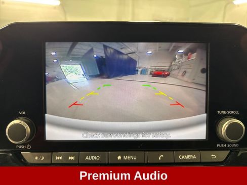 Used 2025 Nissan Pathfinder SV AWD/4WD image 12