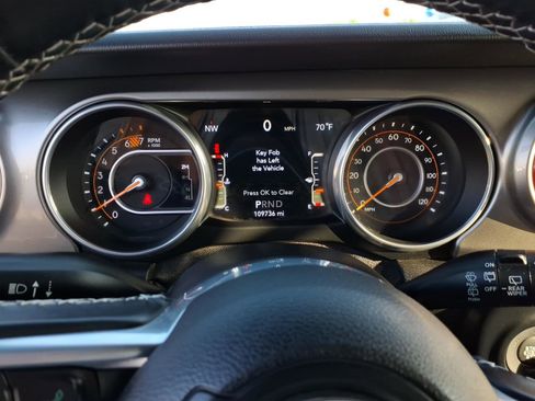 Used 2019 Jeep Wrangler Unlimited Sahara AWD/4WD image 24