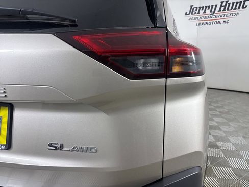 Used 2023 Nissan Rogue SL w/ SL Premium Package image 35