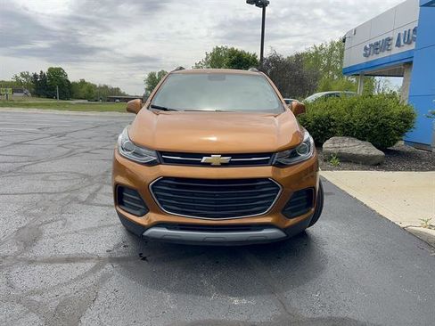 Used 2017 Chevrolet Trax LT w/ Sun & Sound Package FWD image 2