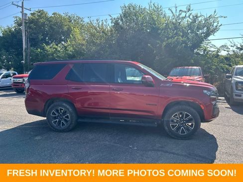 Used 2022 Chevrolet Tahoe Z71 w/ Luxury Package AWD/4WD image 2