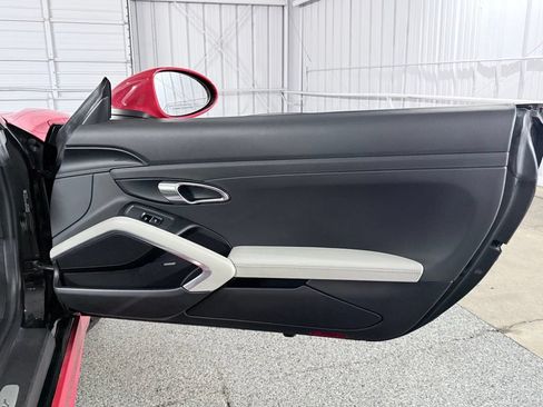 Used 2018 Porsche 718 Boxster RWD image 24