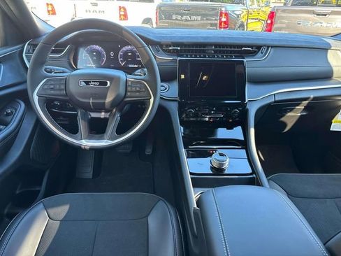 New 2025 Jeep Grand Cherokee L Altitude image 14