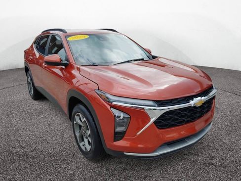 Used 2024 Chevrolet Trax LT w/ Driver Confidence Package FWD image 8