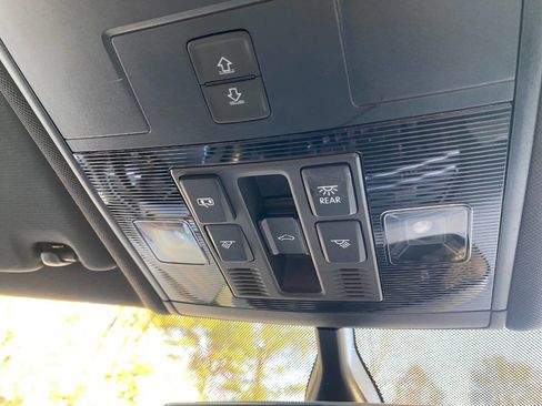 Used 2021 Volkswagen Tiguan SE image 40